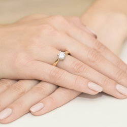 Pierścionek w żółtym złocie próby 585 model T-234 Brylanty 1ct