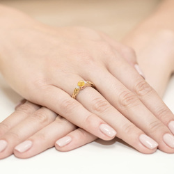 Pierścionek w żółtym złocie próby 585 model T-14 cytryn 0,50ct i brylanty 