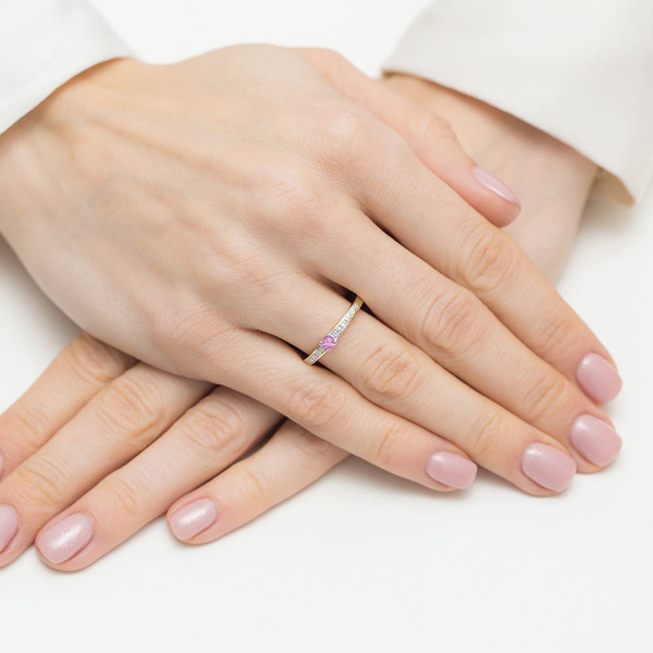 Pierścionek t-0288 z żółtego złota próby 0,585 z różowym topazem 0,15ct i brylantami