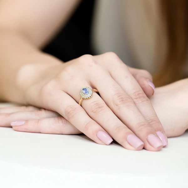 Pierścionek w żółtym złocie próby 585 model T-303 tanzanit 0,40ct i brylanty