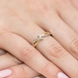 Pierścionek w żółtym złocie próby 585 model T-191 Brylanty 0,08