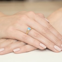 Pierścionek w żółtym złocie próby 585 model T-5 topaz 0,50ct i brylanty 0,05