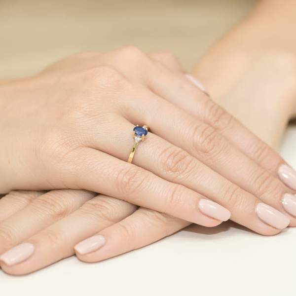 Pierścionek w żółtym złocie próby 585 model T-301 tanzanit 0,40ct i brylanty 