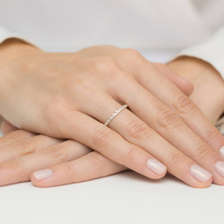 Pierścionek w żółtym złocie próby 585 model T-504Brylanty 0,05ct
