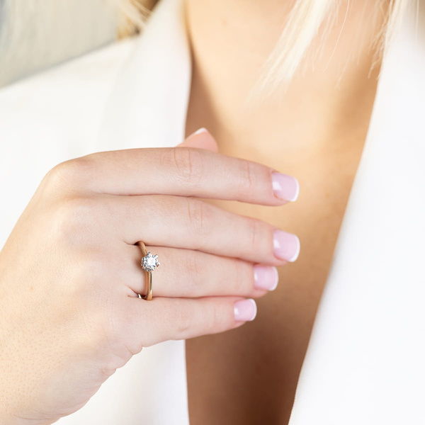 Pierścionek w żółtym złocie próby 585 model T-267 Brylanty 0,30