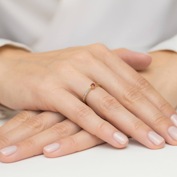 Pierścionek złoty próby 0,585 z brylantami 465 rubin