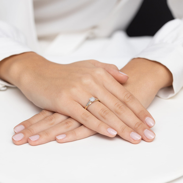Pierścionek z żółtego złota z brylantem  T-0564 0,20CT
