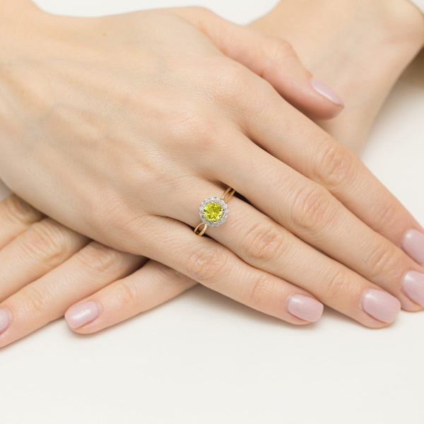 Pierścionek w żółtym złocie próby 585 model T-0538 oliwin 0,90ct i brylanty