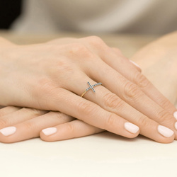 Pierścionek z żółtego złota z czarnymi   T-0636 0,09ct