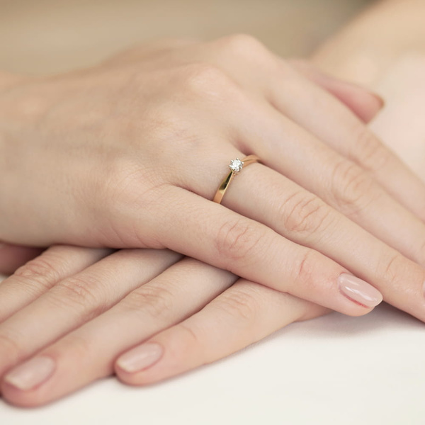 Pierścionek złoty próby 0,585 z brylantami t-229 0,08ct