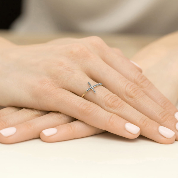 Pierścionek z żółtego złota z czarnymi   T-0636 0,09ct