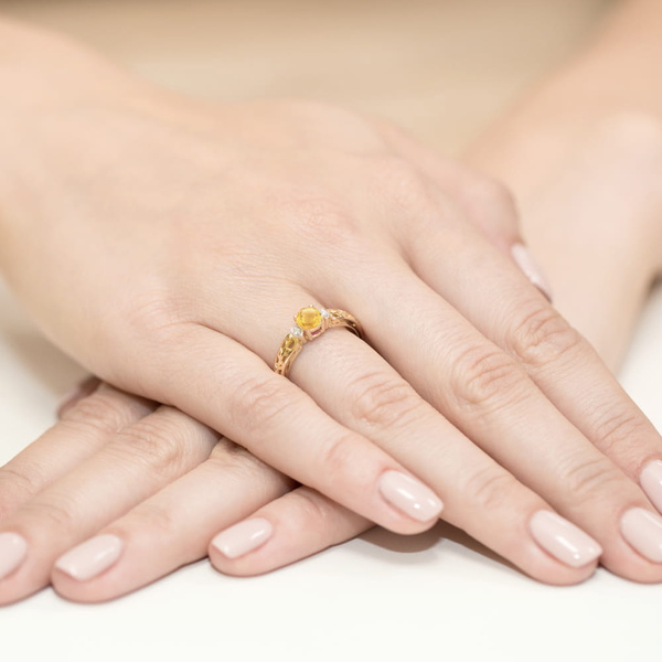 Pierścionek w żółtym złocie próby 585 model T-14 cytryn 0,50ct i brylanty 