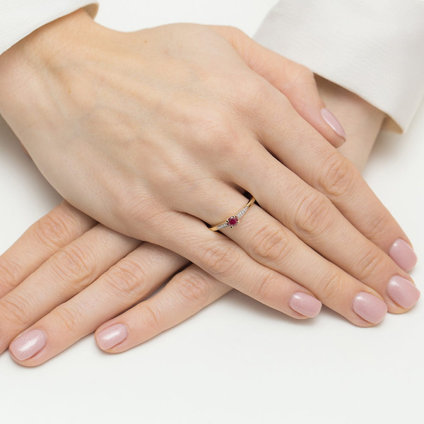 Pierścionek złoty próby 0,585 z brylantami 0466 rubin