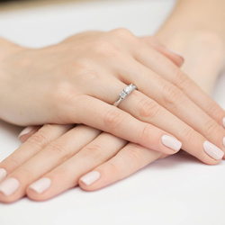 Pierścionek w białym złocie próby 585 model T-344 Brylanty 0,49ct