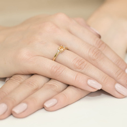 Pierścionek w żółtym złocie próby 585 model T-10 cytryn 0,50ct i brylanty