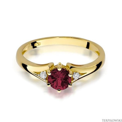 Pierścionek w żółtym złocie próby 585 model T-76 rubin 0,60ct i brylanty 0,03