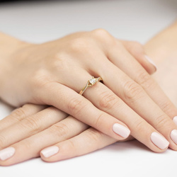 Pierścionek w żółtym złocie próby 585 model T-361 Brylanty 0,08