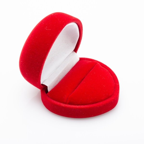 Pudełko pluszowe na pierścionek w kształcie serca